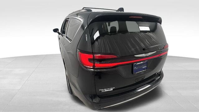 Used 2023 Chrysler Pacifica Limited image 5
