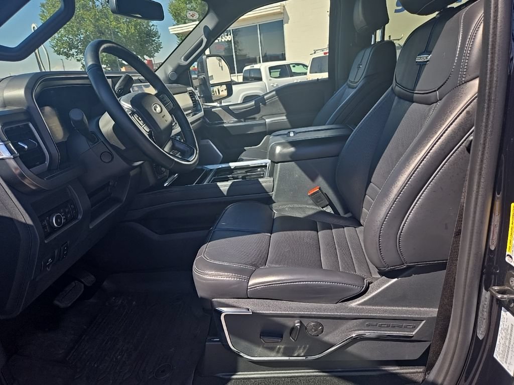 Used 2025 Ford F350 Platinum AWD/4WD image 12