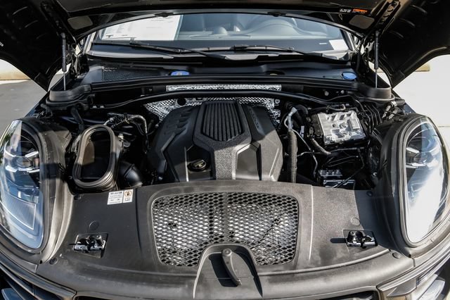 Used 2025 Porsche Macan AWD/4WD image 60