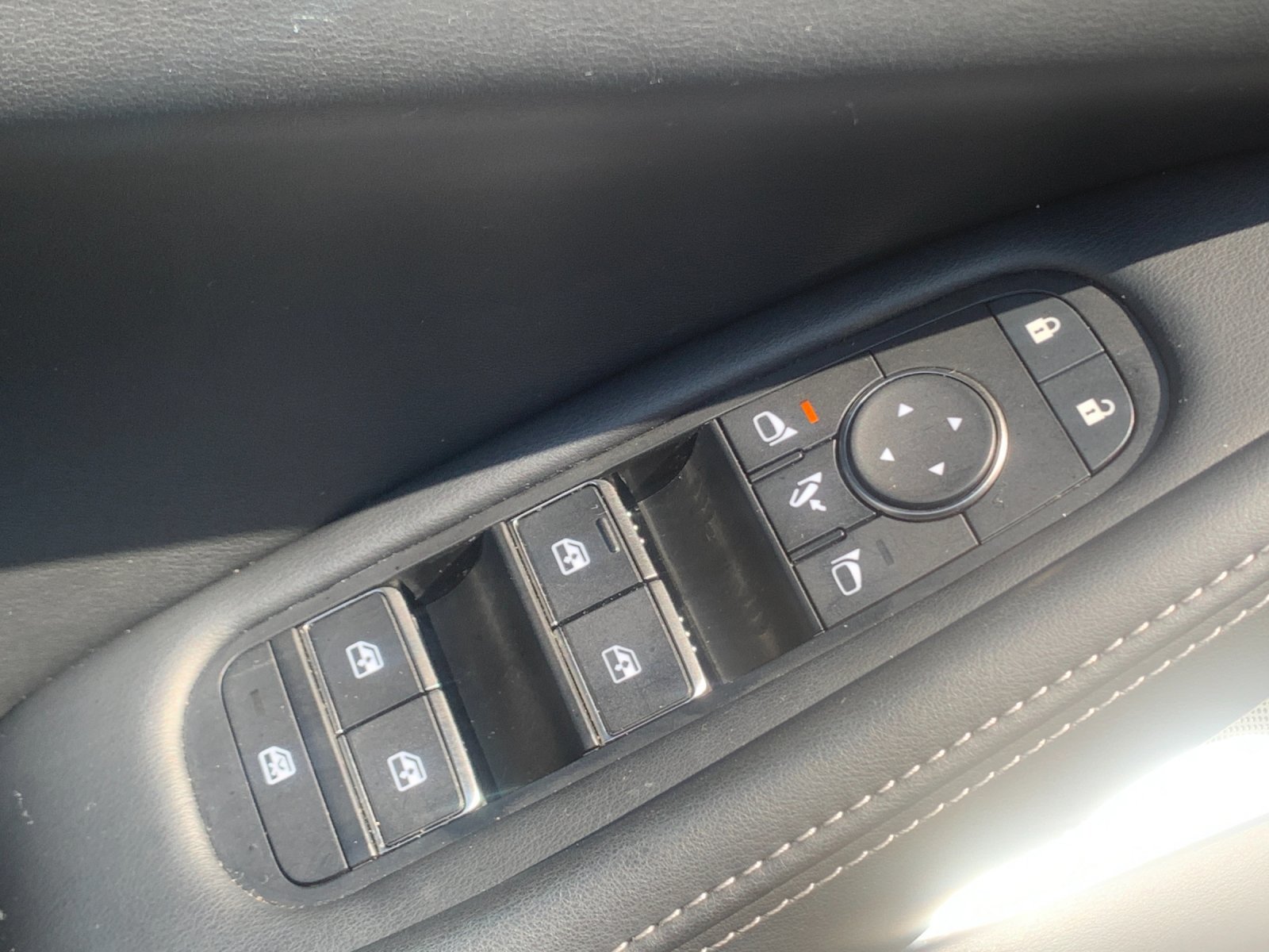 Used 2025 INFINITI QX60 Luxe FWD image 7