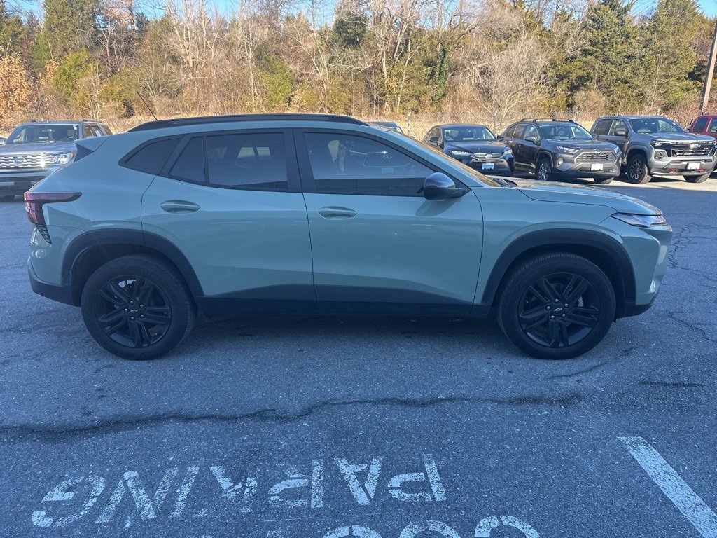 Used 2024 Chevrolet Trax ACTIV w/ Sunroof Package image 4
