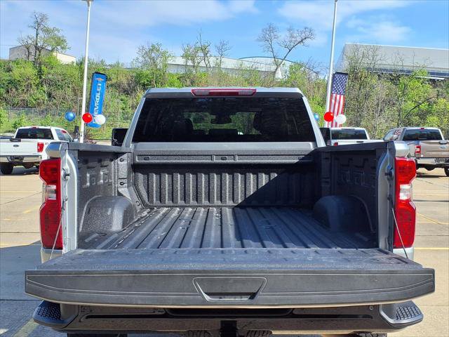 Used 2025 Chevrolet Silverado 2500 Custom w/ Custom Value Package AWD/4WD image 11