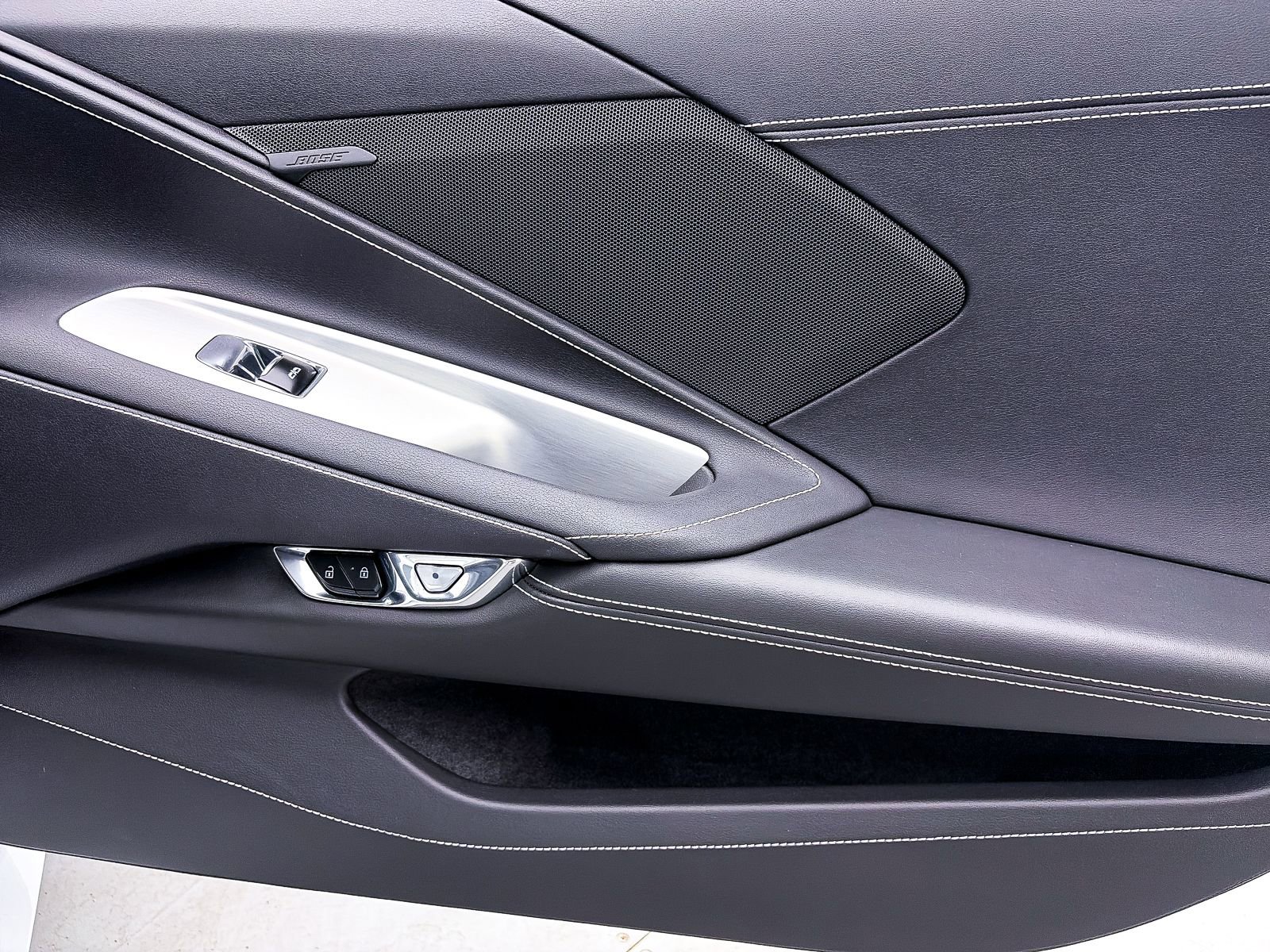 Used 2021 Chevrolet Corvette Stingray Coupe w/ Engine Appearance Package image 35