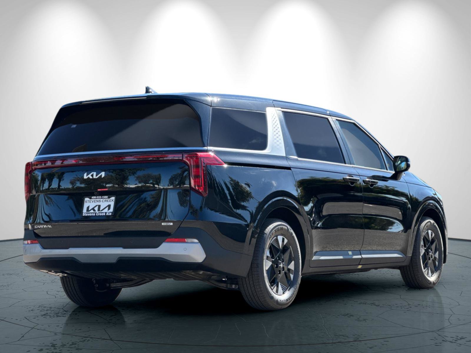 New 2026 Kia Carnival LXS FWD image 4