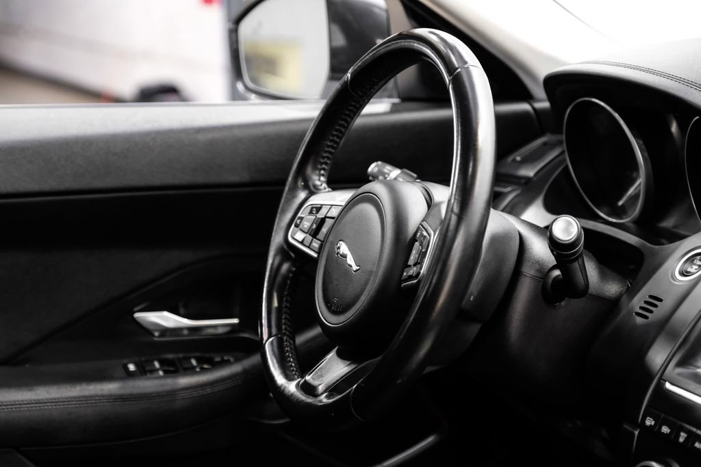 Used 2018 Jaguar E-PACE S AWD/4WD image 15