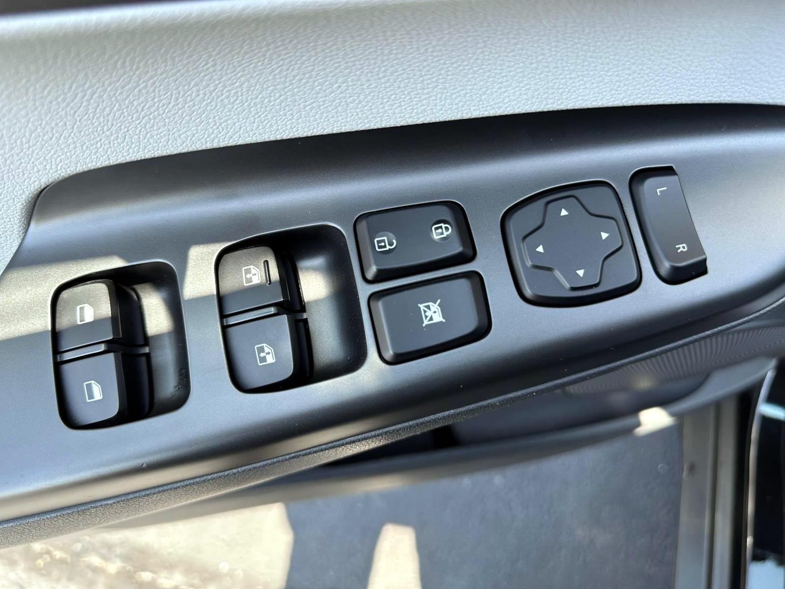Used 2023 Hyundai Kona SEL AWD/4WD image 9
