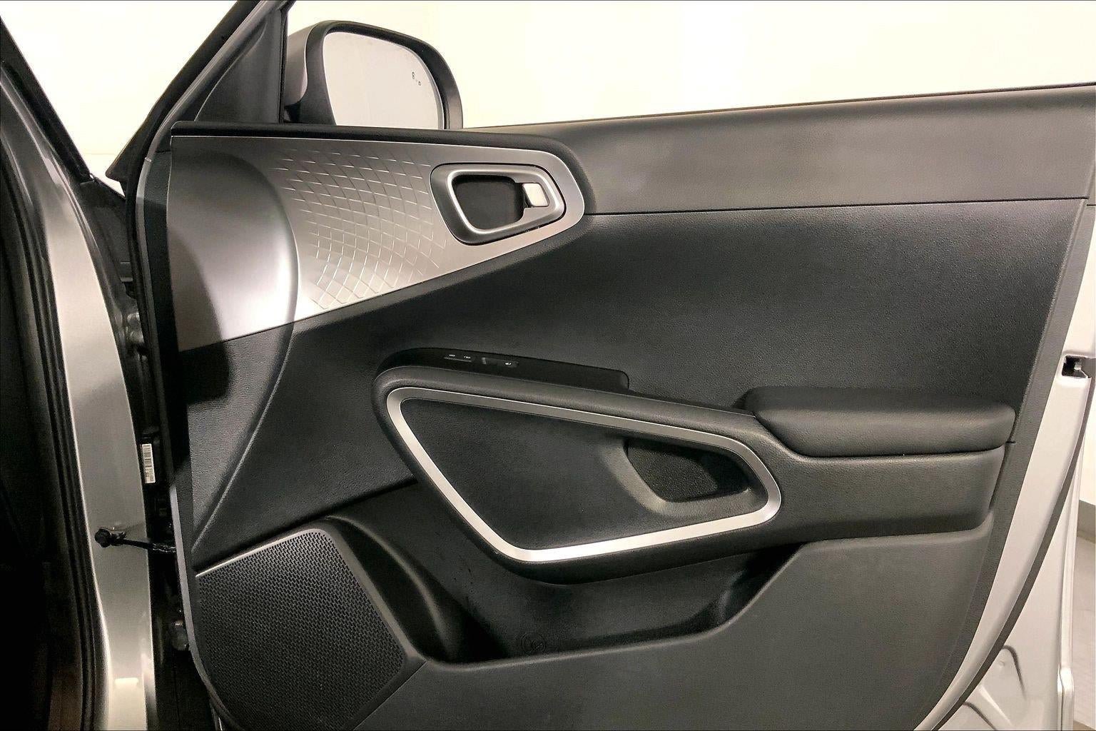 Certified 2025 Kia Soul LX FWD image 25