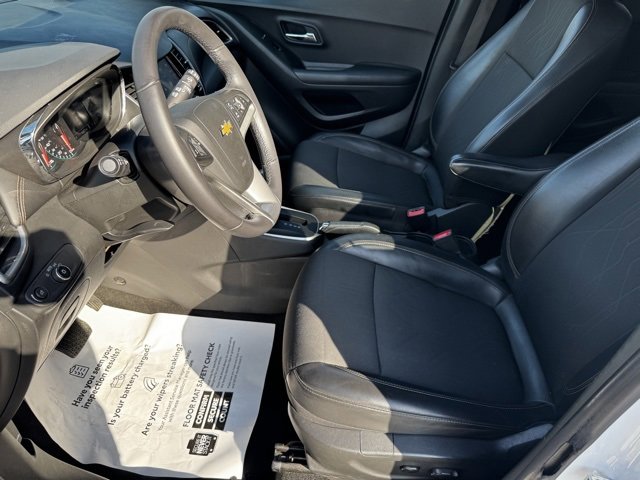 Certified 2022 Chevrolet Trax LT w/ LT Convenience Package image 5