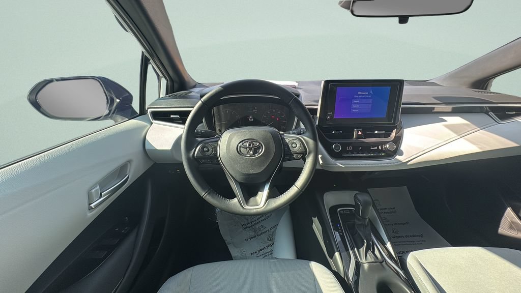 Used 2025 Toyota Corolla SE w/ SE Package FWD image 13