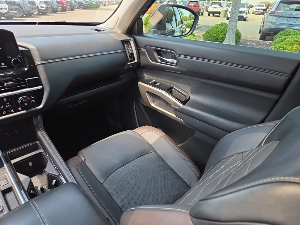 Certified 2024 Nissan Pathfinder Platinum w/ Cargo Package FWD image 29