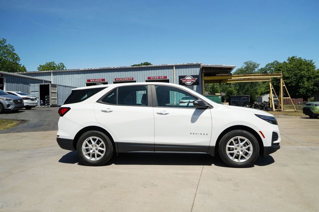 Used 2022 Chevrolet Equinox LS FWD image 3