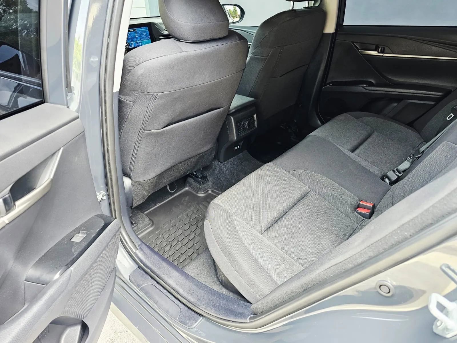 Used 2025 Toyota Camry LE image 10