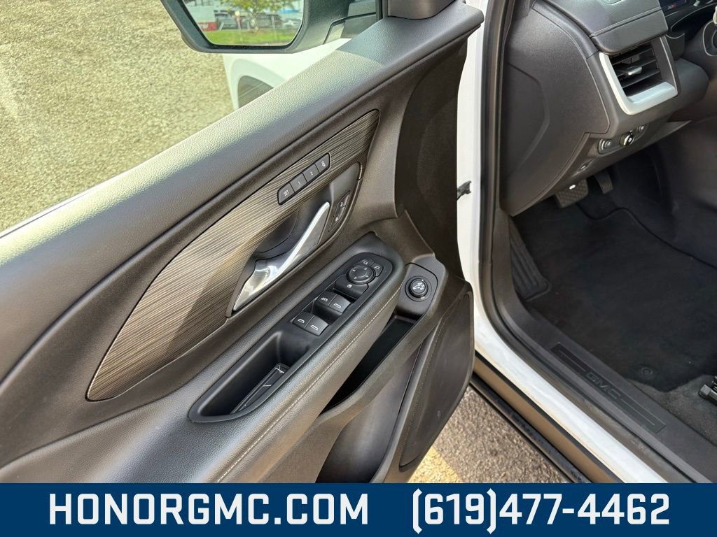 Used 2024 GMC Terrain SLT image 18