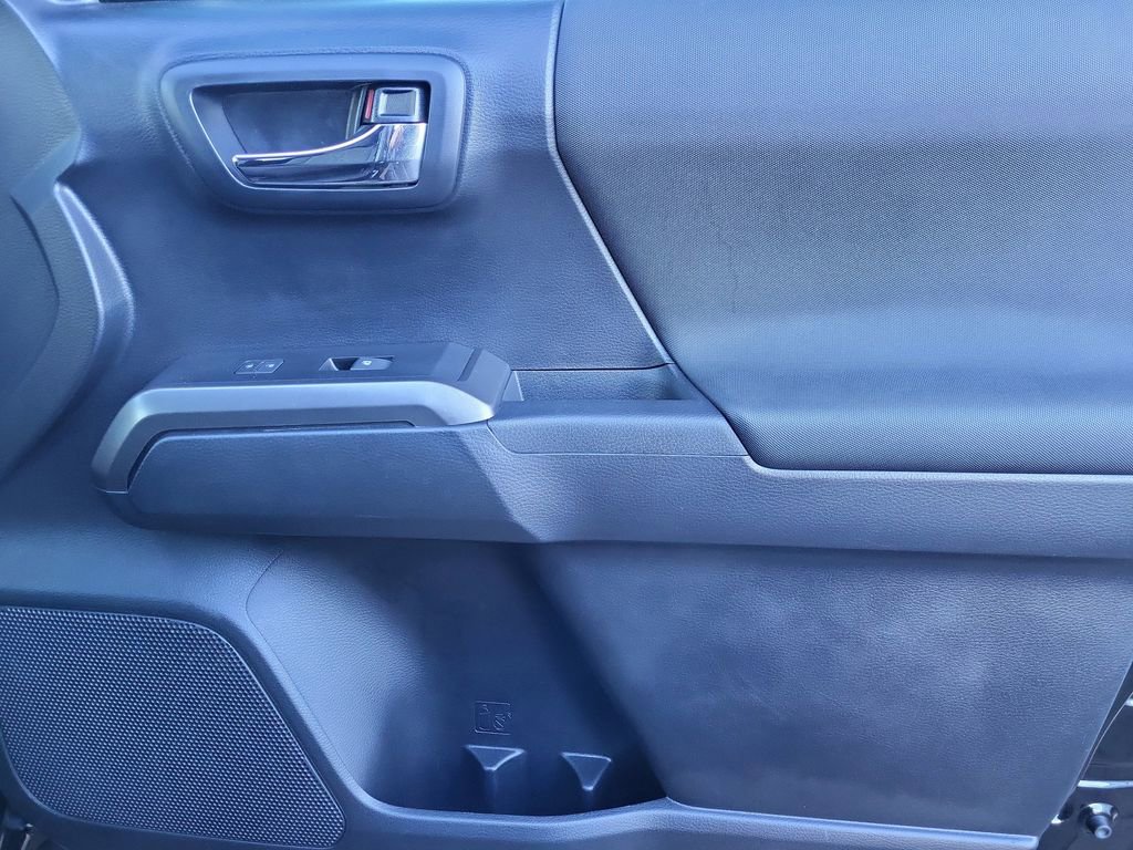 Used 2019 Toyota Tacoma TRD Off-Road image 17