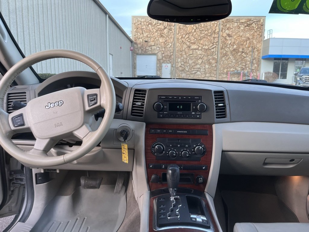 Used 2007 Jeep Grand Cherokee Limited w/ Trailer Tow Group IV image 13