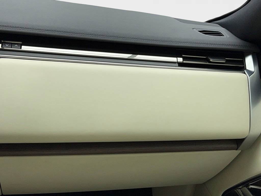 Used 2023 Land Rover Range Rover SE image 20