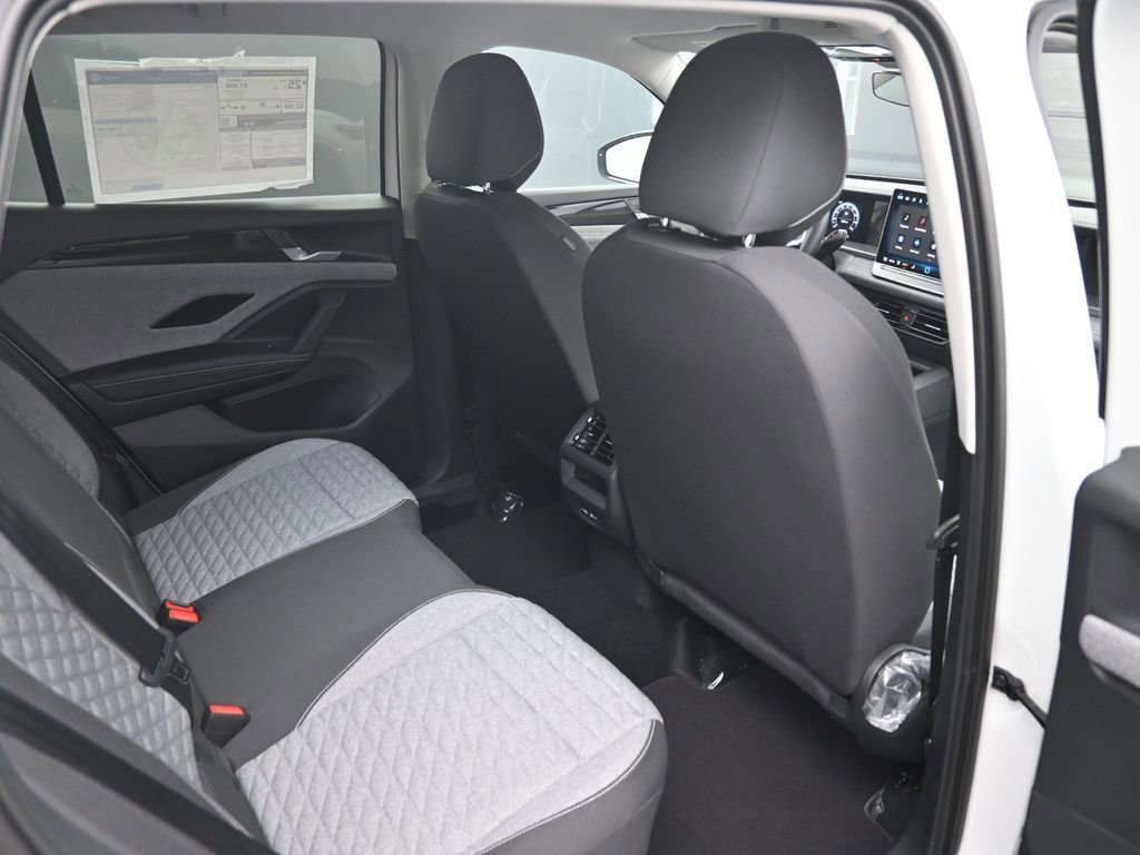 Used 2025 Volkswagen Tiguan S image 47