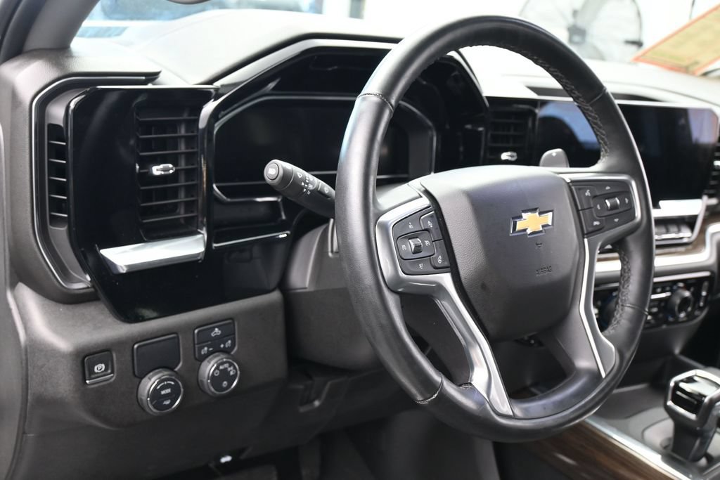 Used 2024 Chevrolet Silverado 1500 LT RWD image 15