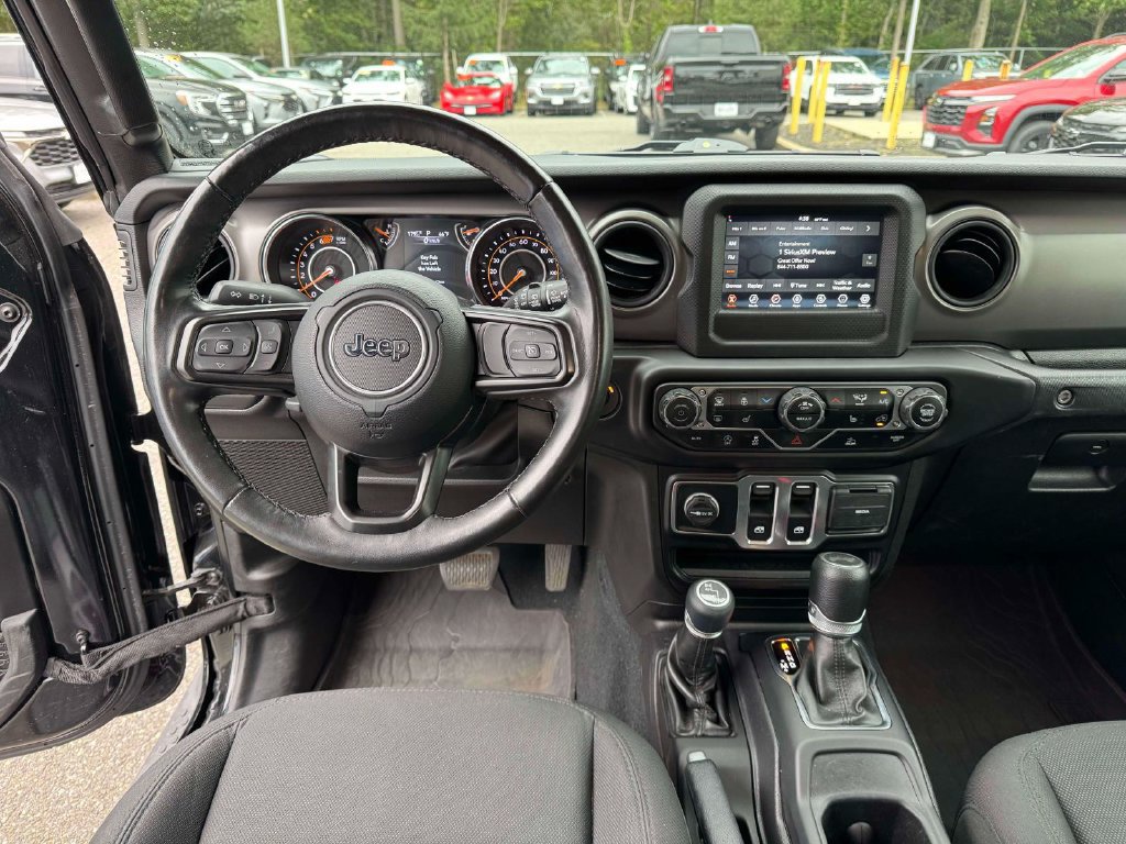 Used 2022 Jeep Wrangler Sport AWD/4WD image 18