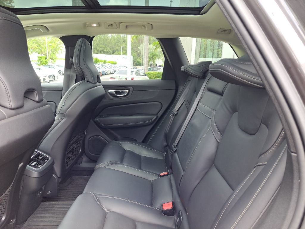 Used 2022 Volvo XC60 B6 Inscription w/ Protection Package Premier image 8