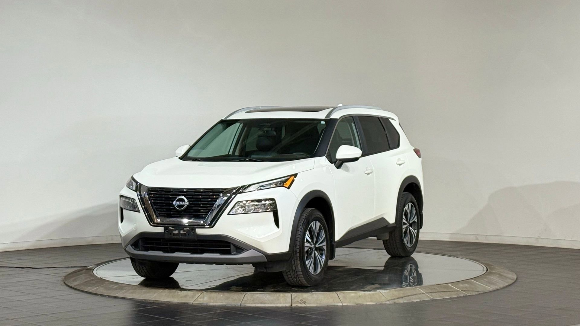 Used 2023 Nissan Rogue SV w/ SV Premium B Package image 5