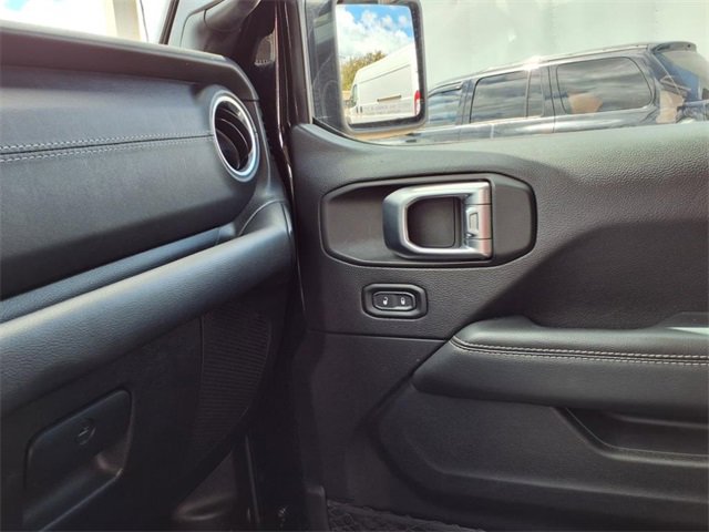 Used 2020 Jeep Wrangler Unlimited Sahara image 22