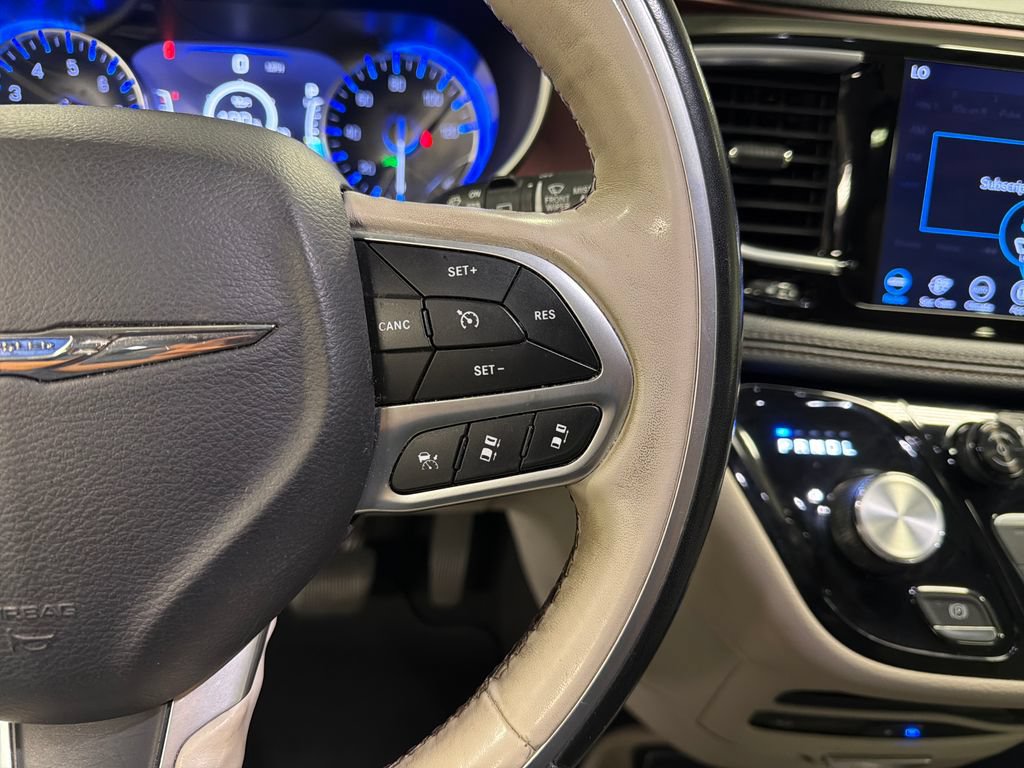 Used 2019 Chrysler Pacifica Limited w/ Tire & Wheel Group FWD image 36