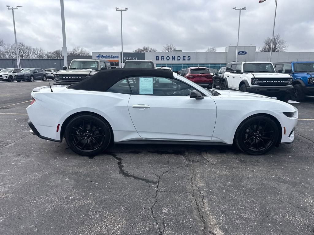 Used 2025 Ford Mustang Premium image 6