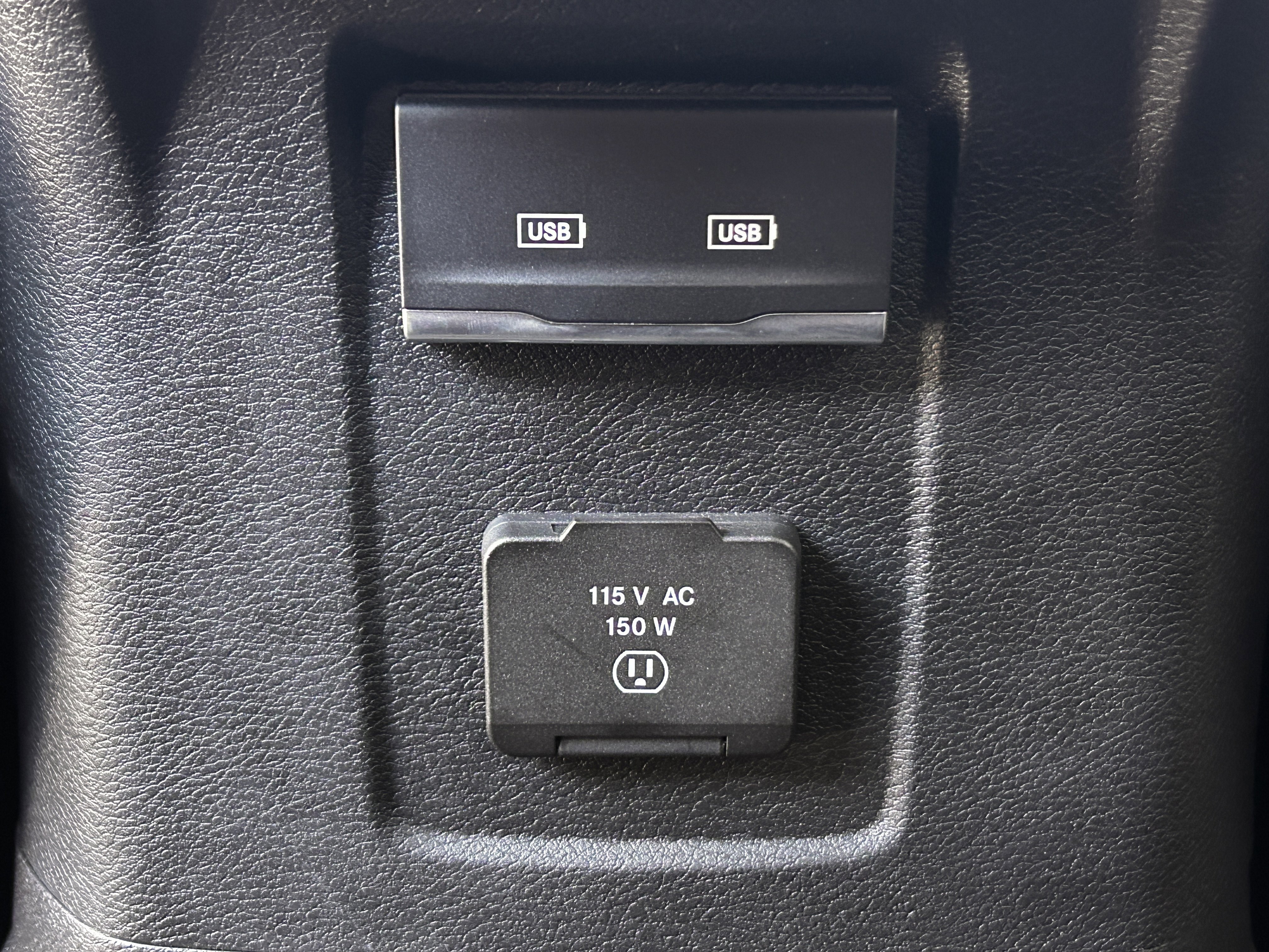 Used 2023 Jeep Wrangler Unlimited Sahara w/ Cold Weather Group AWD/4WD image 38