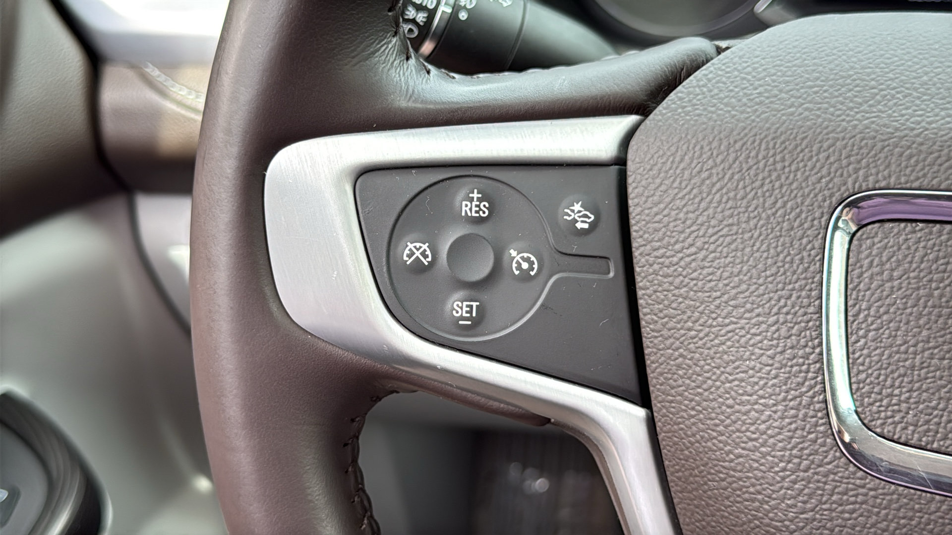 Used 2021 GMC Acadia SLT w/ Premium Package FWD image 16