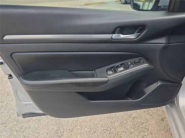 Used 2022 Nissan Altima 2.5 SV AWD/4WD image 15