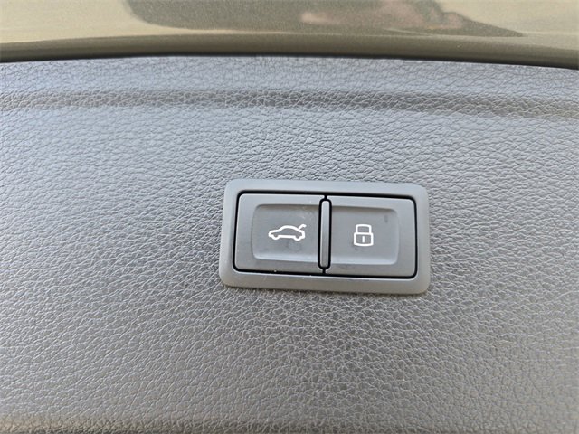 Certified 2025 Audi Q5 2.0T Premium w/ Convenience Plus Package image 16