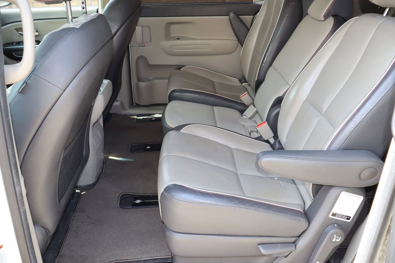 Used 2018 Kia Sedona LX w/ LX Essentials Premium Package FWD image 5