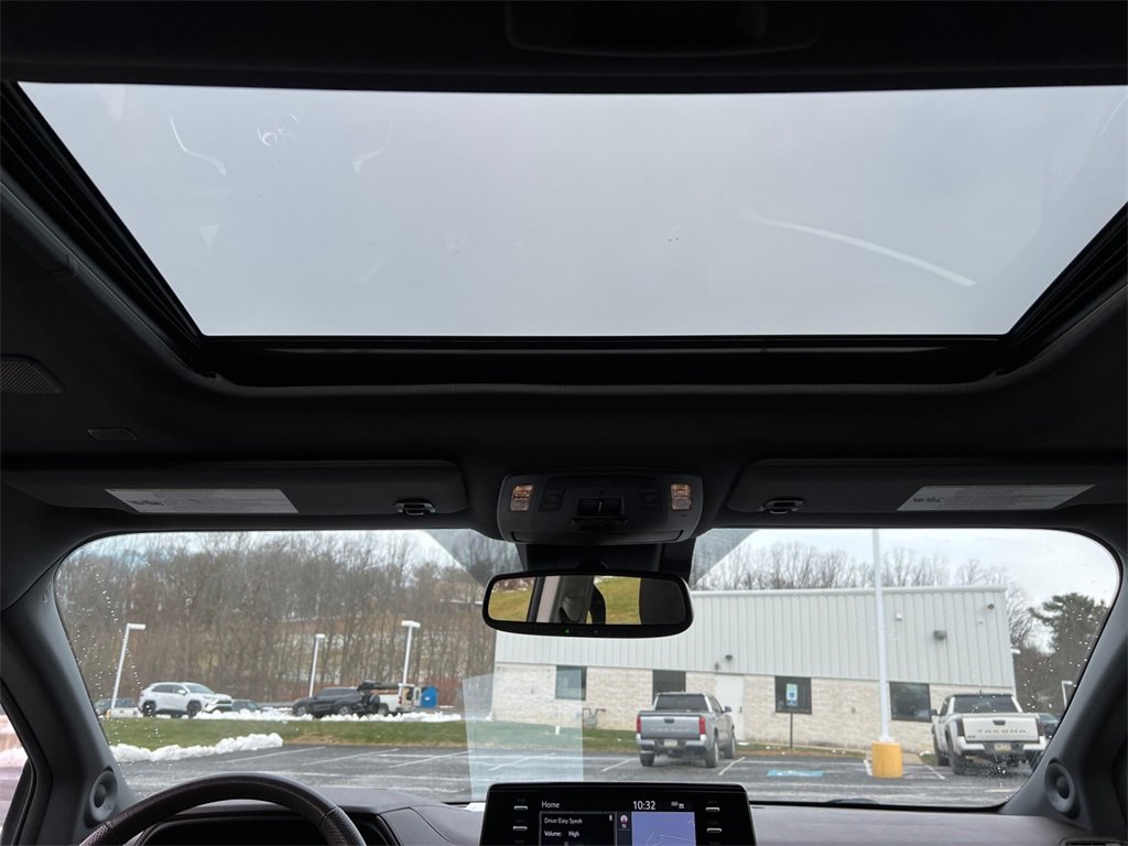 Used 2023 Toyota Sienna Platinum image 30