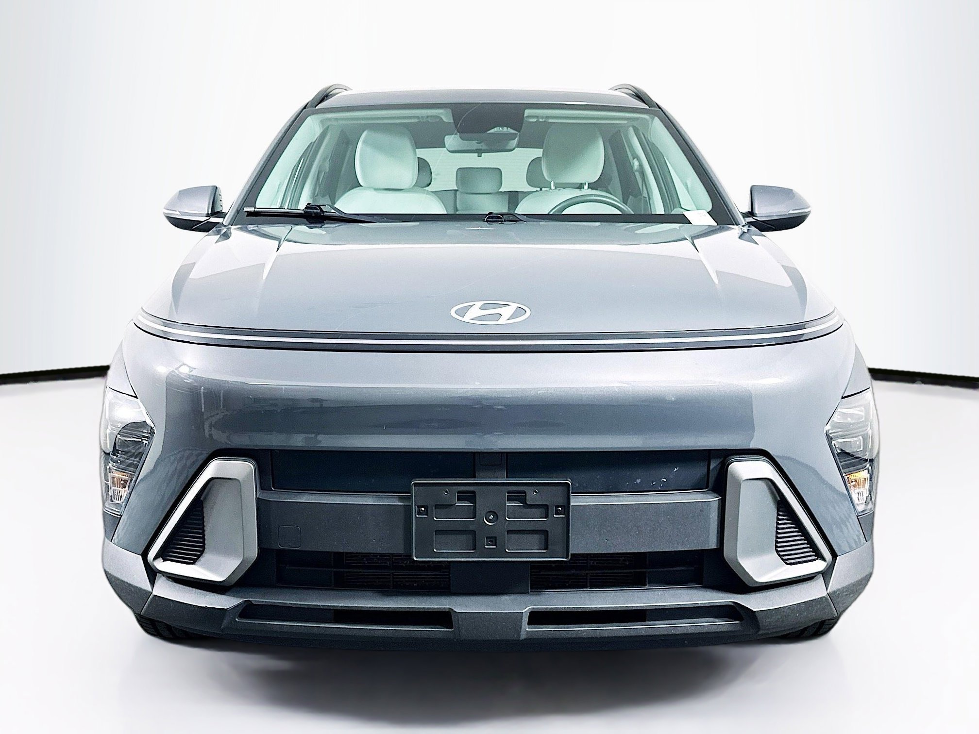 Used 2025 Hyundai Kona SEL FWD image 2