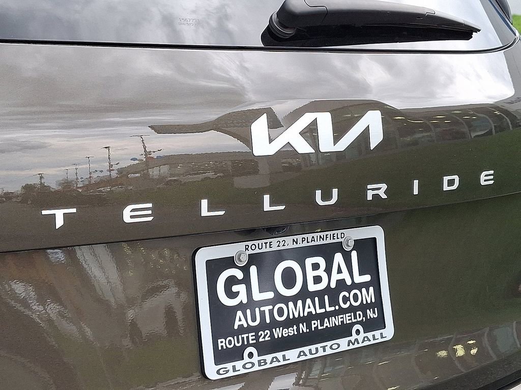 Used 2023 Kia Telluride EX w/ EX Captain's Chair Package image 32