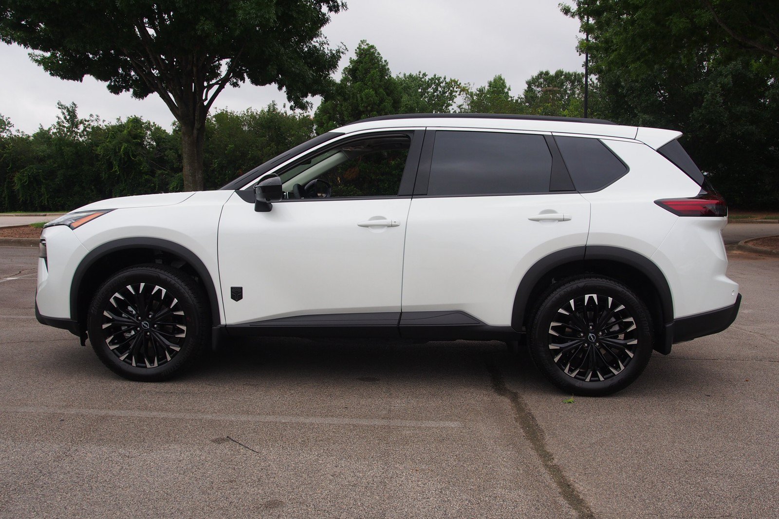 New 2026 Nissan Rogue Dark Armor FWD image 4