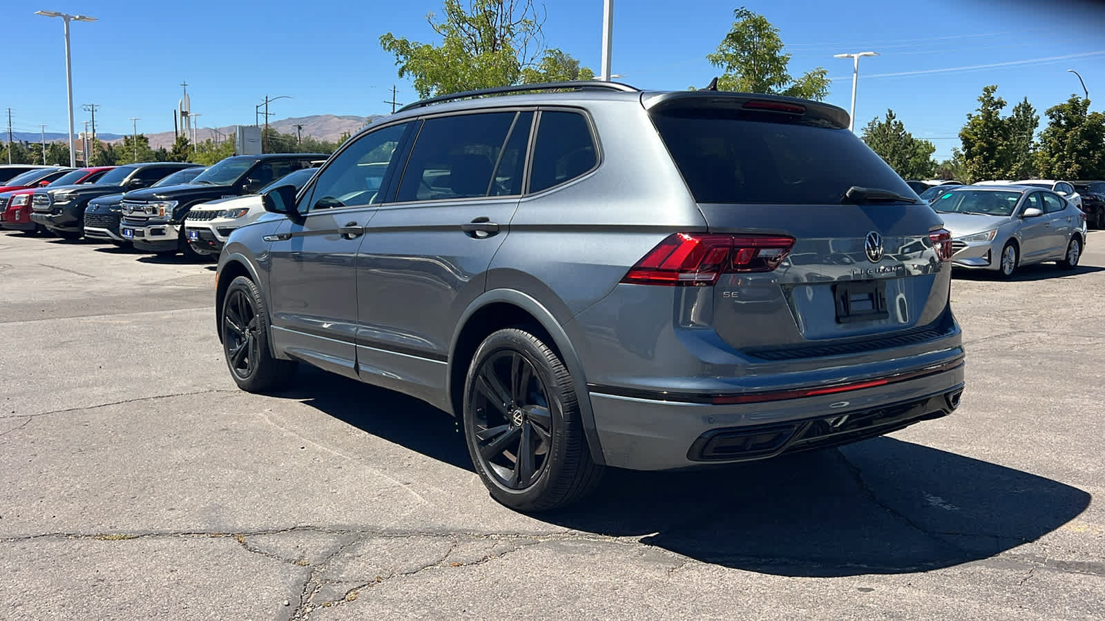 Certified 2023 Volkswagen Tiguan SE R-Line FWD image 7