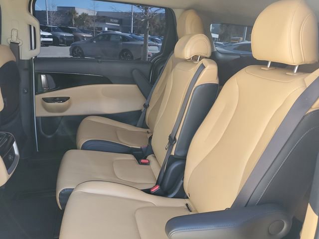 Used 2022 Kia Carnival EX image 12