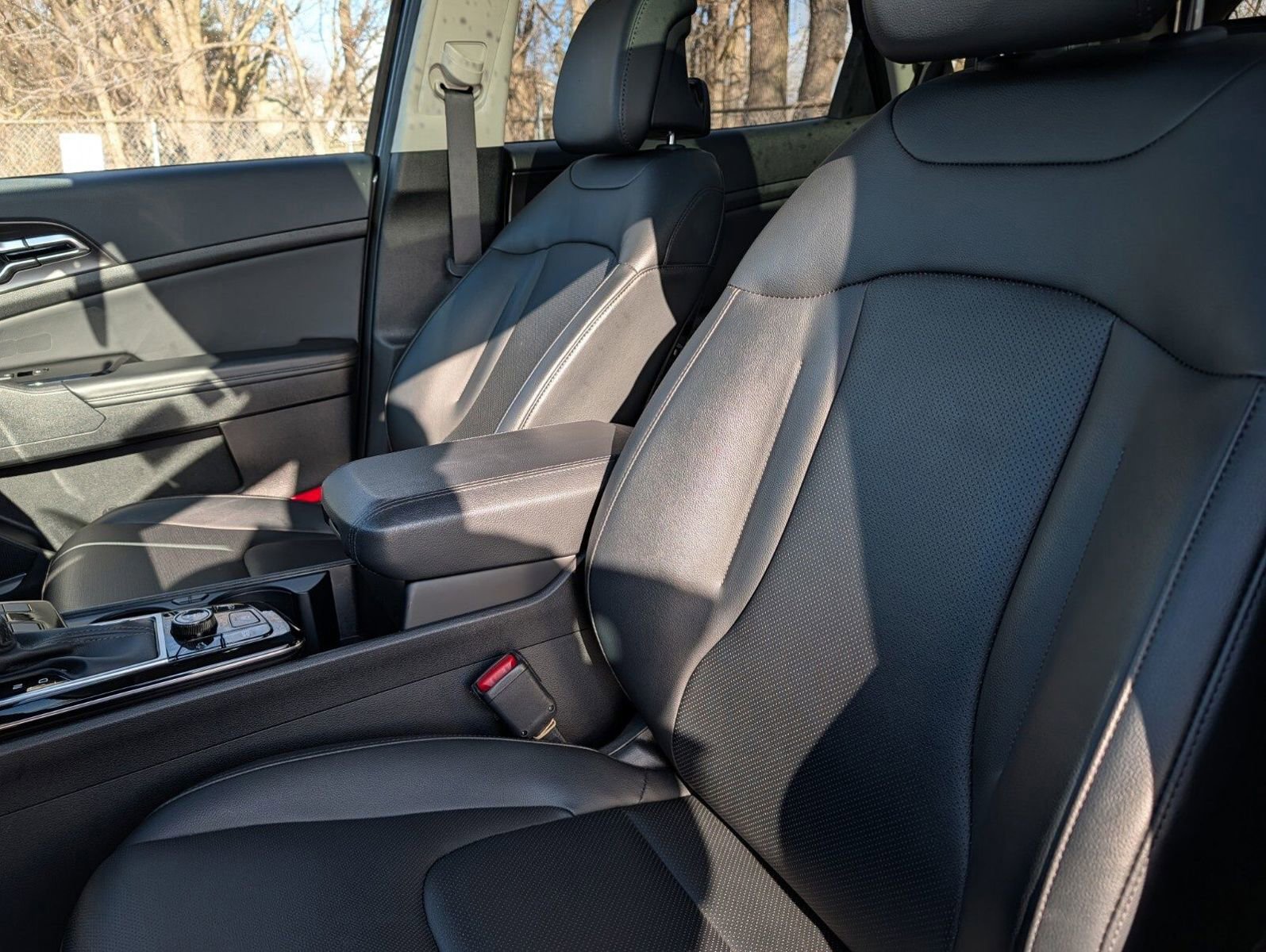 Used 2025 Kia Sportage EX w/ Premium Package image 19