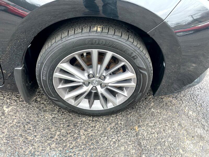 Used 2014 Toyota Corolla LE image 12