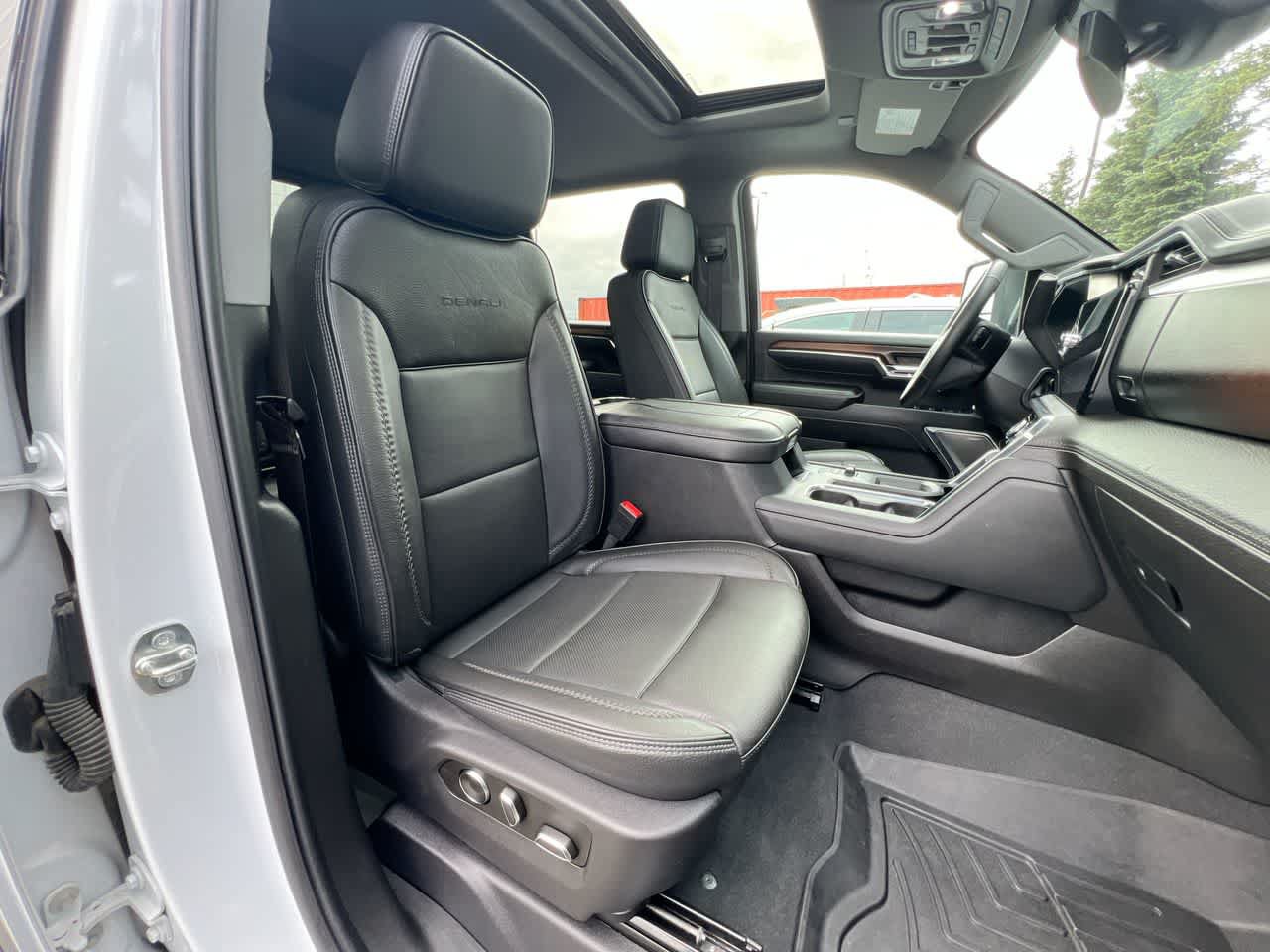 Used 2024 GMC Sierra 3500 Denali AWD/4WD image 28