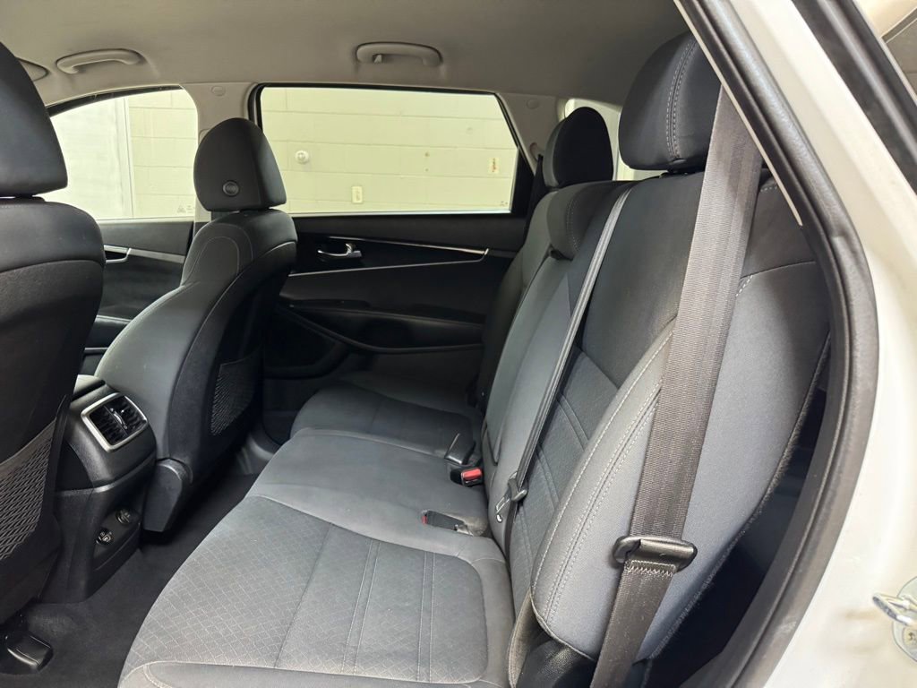 Used 2020 Kia Sorento LX image 15