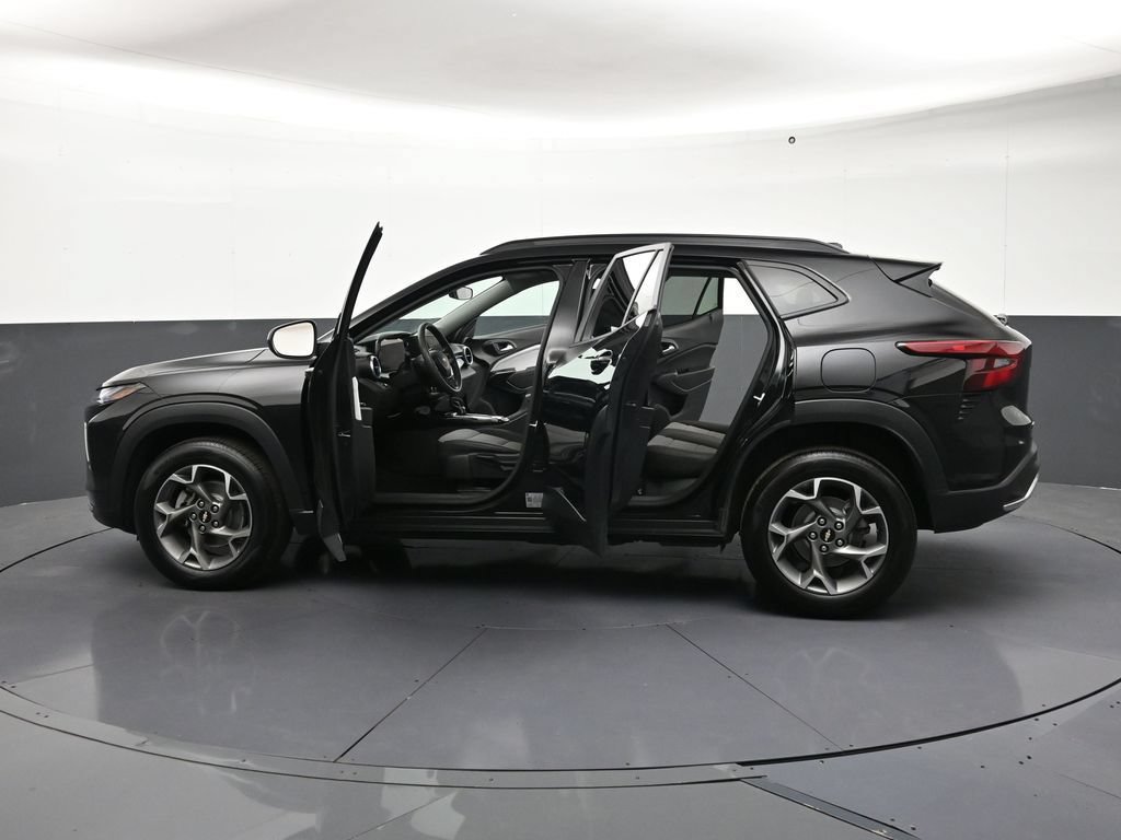 Used 2024 Chevrolet Trax LT FWD image 34