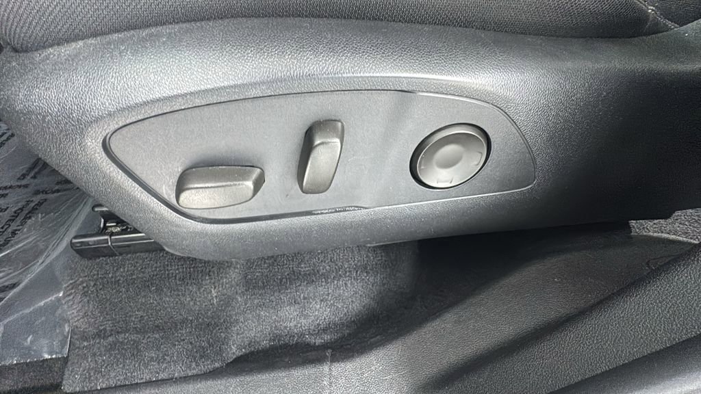 Used 2024 Chevrolet Traverse LT image 11