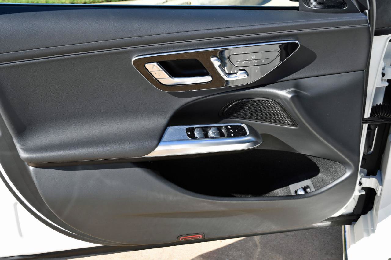 Used 2025 Mercedes-Benz E 350 Sedan image 9