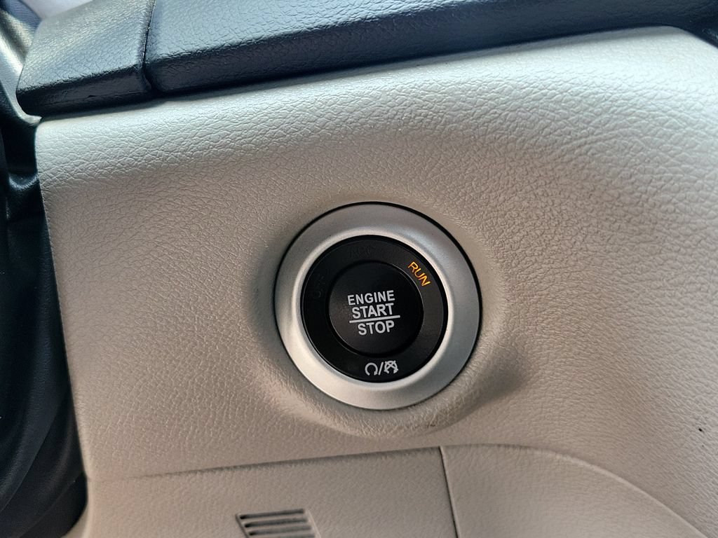 Used 2023 Chrysler Pacifica Touring-L FWD image 33