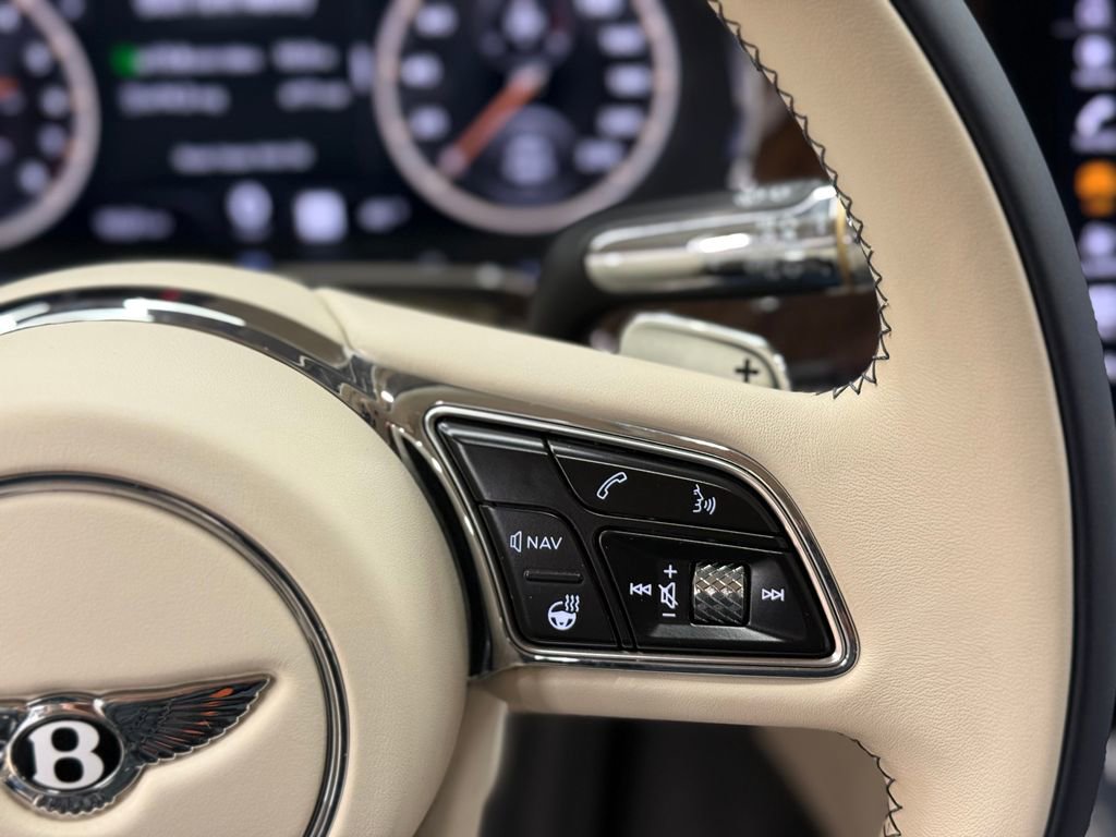 Used 2022 Bentley Flying Spur Plug-In Hybrid image 71