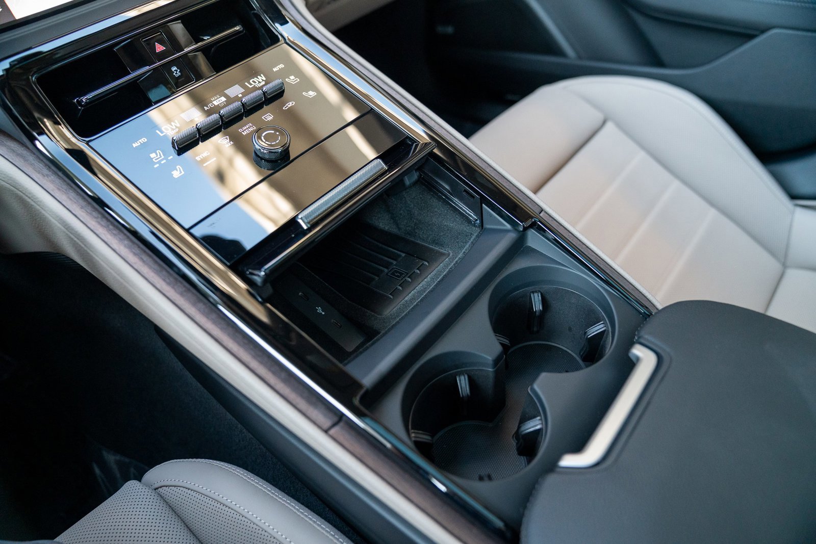 Certified 2025 Porsche Panamera 4 AWD/4WD image 21