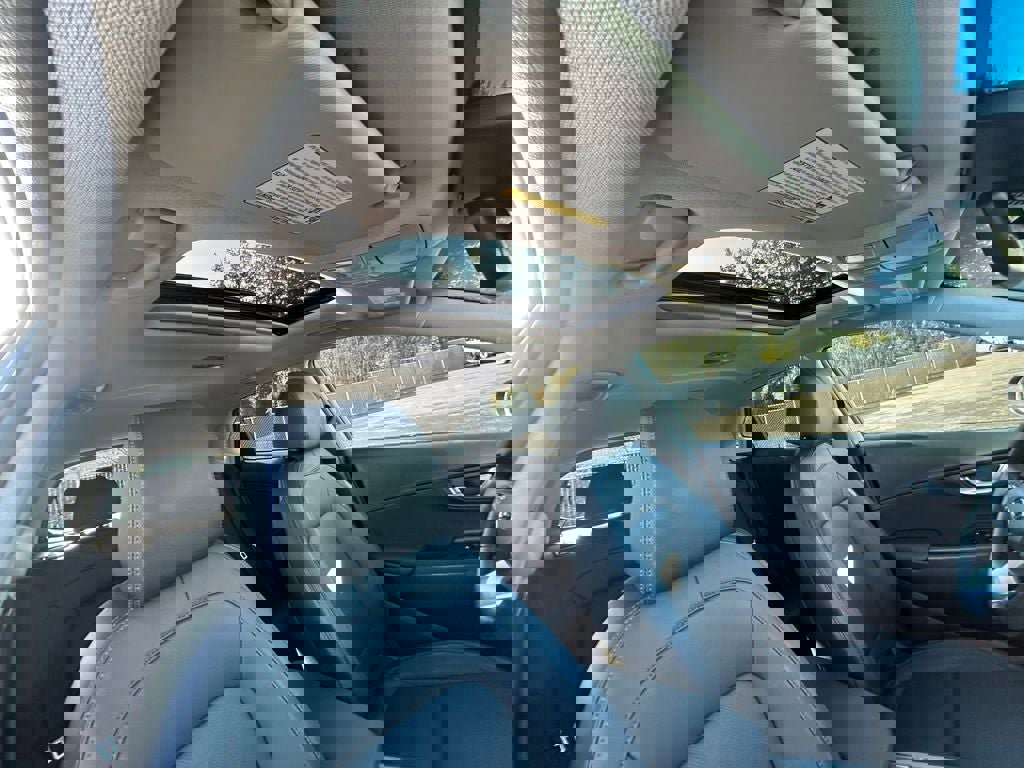 Used 2023 Hyundai Kona Limited image 27